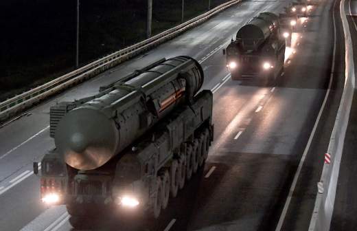 
                    В Кремле отметили актуальность вопроса об учете ядерных арсеналов Британии и Франции

        