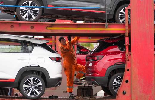 
                    Алиханов указал на продление льгот на утильсбор для самых массовых автомобилей

        