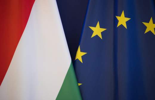 
                    В Венгрии указали на готовность наложить вето на вторичные санкции ЕС

        