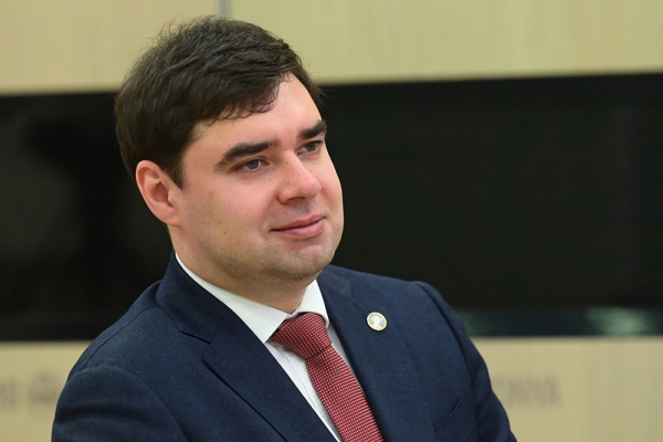 Декан Селезнев: До весны следующего года в России можно ожидать роста зарплат