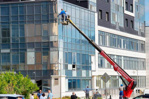 
                    Глава Новороссийска показал фото работ по ликвидации ущерба от атак БПЛА
                