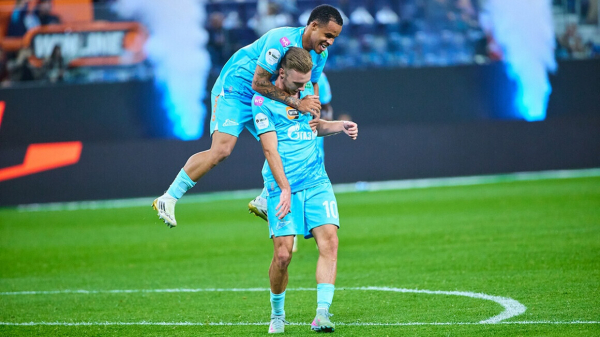 «Зенит» обыгрывает «Оренбург» со счетом 2:0 после первого тайма матча РПЛ