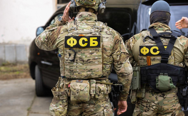 
                    В Луганске задержали планировавшего взорвать машину военного
                