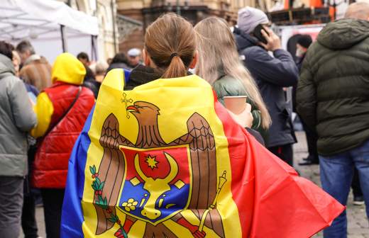 
                    Оппозиционные Санду силы набрали почти 50% голосов на участках в Молдавии

        