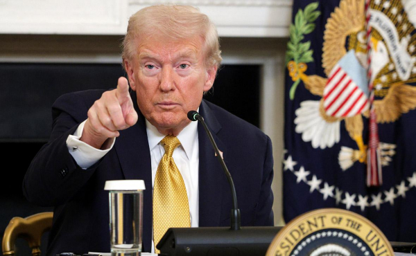 
                    NYT увидела в санкциях Трампа новый уровень экономической войны США
                