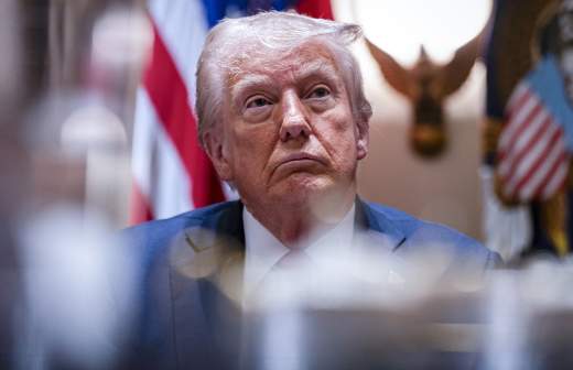 
                    Трамп поручил Хегсету направить доступные средства на зарплаты военнослужащим

        