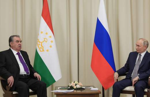 Путин пообщается с журналистами по итогам саммита в Таджикистане
Путин пообщается с журналистами по итогам саммита в Таджикистане