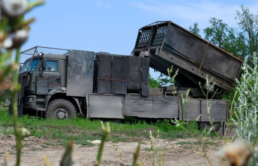 ВС РФ поразили центр подготовки операторов дронов ГУР и предприятия ВПК Украины
ВС РФ поразили центр подготовки операторов дронов ГУР и предприятия ВПК Украины