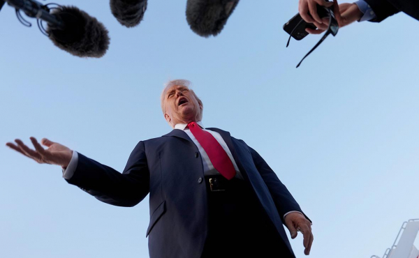 
                    Трамп потребовал расследовать дело о попытке &laquo;украинского&raquo; импичмента
                