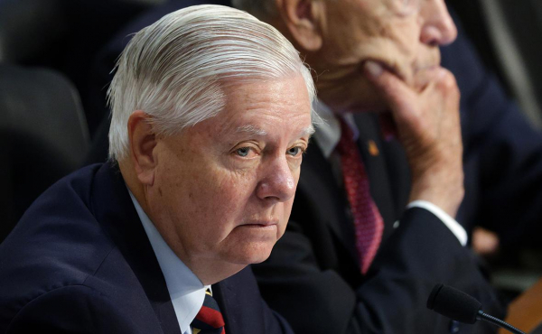 
                    NYT увидела в санкциях Трампа новый уровень экономической войны США
                