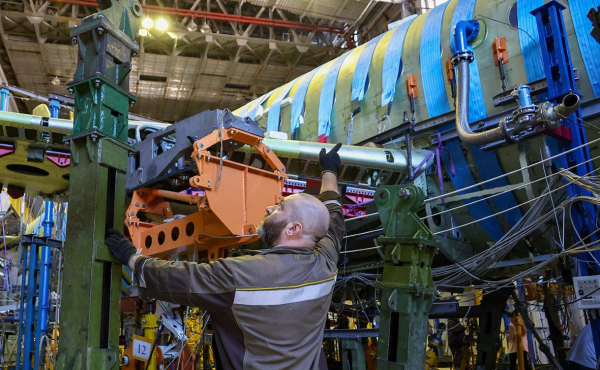 
                    Россия заключила соглашение о производстве гражданских SJ-100 в Индии
                