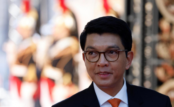 
                    Jeune Afrique узнал о бегстве президента Мадагаскара из столицы
                