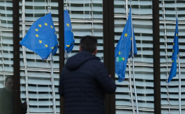 
                    Politico узнал, что ЕС нацелился на частные активы россиян для Киева
                