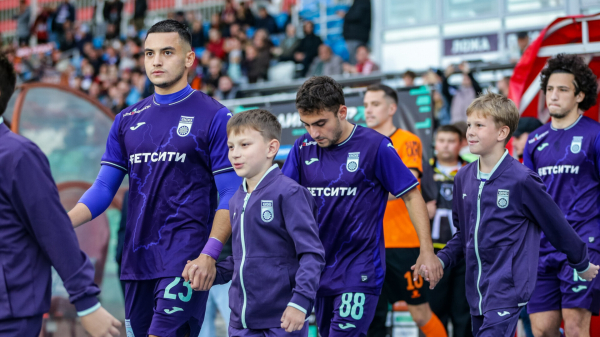 Матч Первой лиги &laquo;Сокол&raquo; &mdash; &laquo;Уфа&raquo; перенесен на час в связи с поздним прибытием в Саратов команды гостей