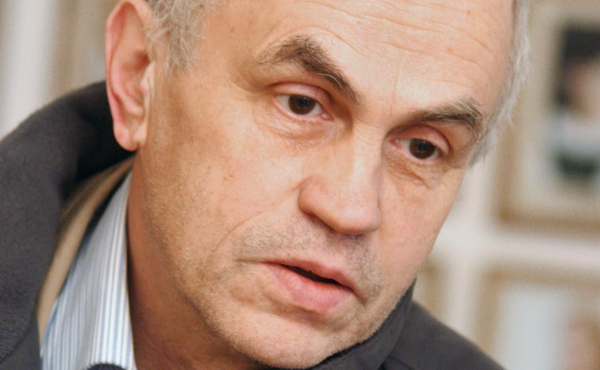 
                    Стала известна причина смерти озвучивавшего де Ниро актера Золотницкого
                