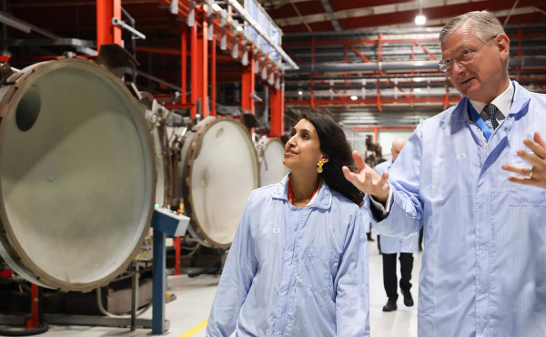 
                    Bloomberg описал, как Европа укрепляет цепочку поставок ядерного топлива
                