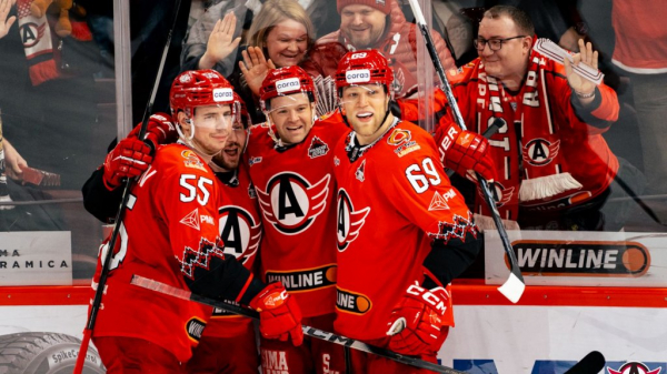 &laquo;Автомобилист&raquo; победил &laquo;Трактор&raquo; в первой игре Голышева после возвращения