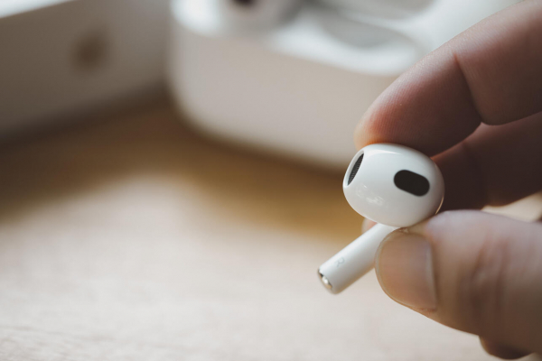 Частые ошибки при использовании беспроводных наушников &mdash; следите за зарядкой и контактами