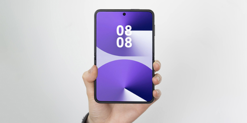 Apple планирует выпустить складной iPhone с широким экраном, похожий на Huawei Pura X