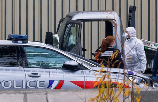 
                    В МВД Франции допустили ограбление Лувра иностранцами

        