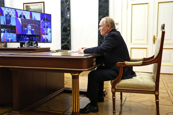 Владимир Путин открыл новые участки дорог и обсудил с членами правительства обеспечение регионов теплом и топливом