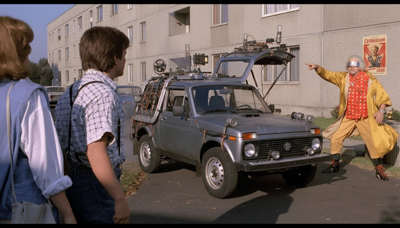 Док и Марти на «Ниве»: нейросеть перенесла «Назад в будущее» в СССР