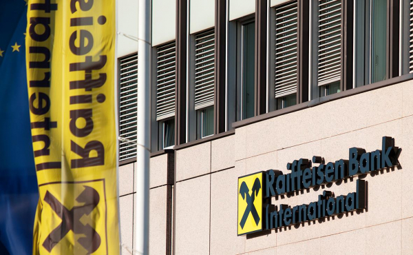 RBI попросил снять санкции с Rasperia для разблокировки акций Strabag
RBI попросил снять санкции с Rasperia для разблокировки акций Strabag