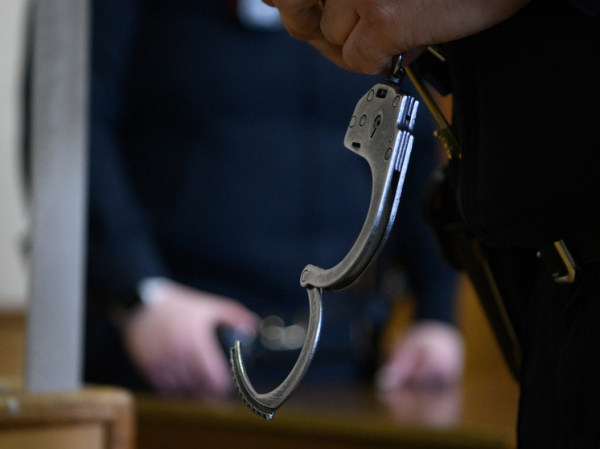 Молодой мужчина пытался заставить пенсионерку вскармливать его грудью из-за ненависти к матери