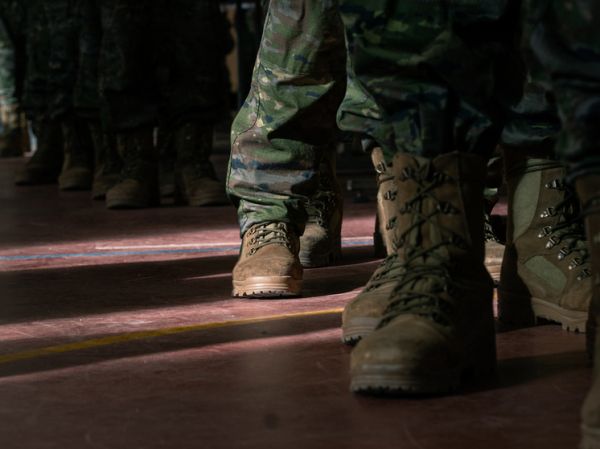 Правозащитник заявил, что колумбийским наемника не дают выехать из Украины