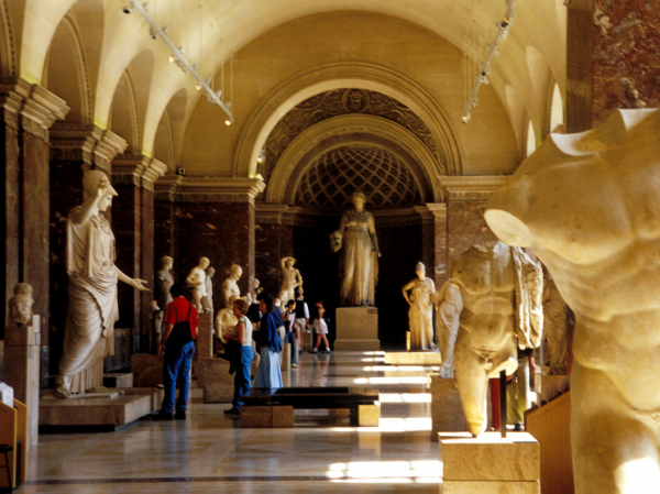 Раскрыто, что охранники Лувра были в сговоре с ворами