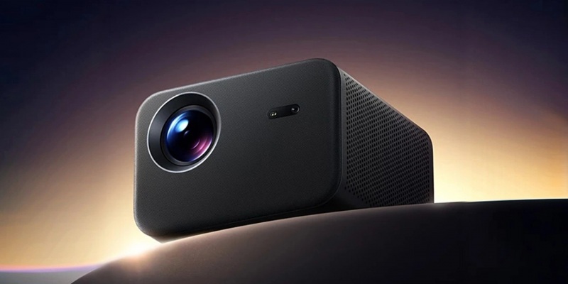 Redmi представила проектор 4 Pro с сабвуфером и голосовым помощником