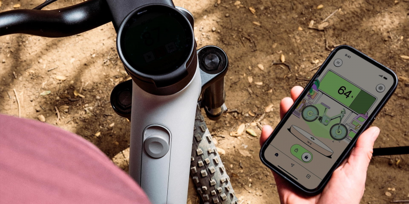 Суббренд Rivian представил велосипед-трансформер — он заряжается от кручения педалей