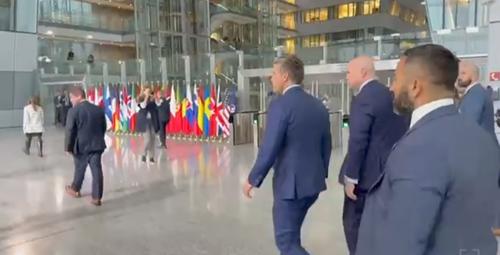 В США ожидают, что страны НАТО будут выделять больше средств и закупать больше оружия для Украины, — глава Пентагона Пит Хегсет В США ожидают, что страны НАТО будут выделять больше средств и закупать больше оружия для Украины, — глава Пентагона Пит Хегсет