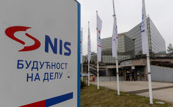 
                    WSJ назвала кандидата на покупку доли России в сербской NIS
                