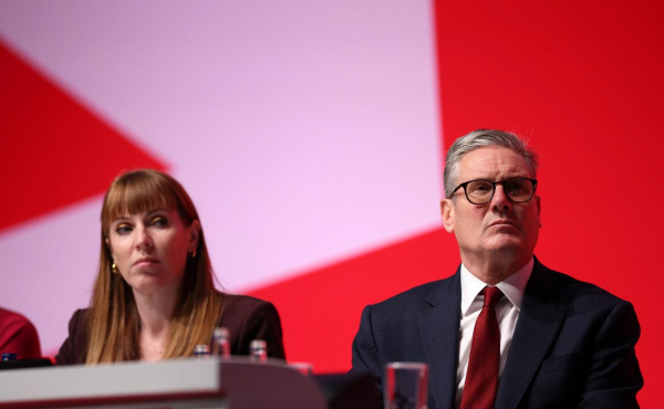 Telegraph узнал, кто готовит заговор против премьера Британии
Telegraph узнал, кто готовит заговор против премьера Британии