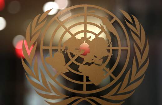 
                    Песков сообщил о высокой оценке Россией сотрудничества с МАГАТЭ

        