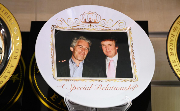 Демократы нашли письма Эпштейна с заявлением, что Трамп «знал о девочках»
Демократы нашли письма Эпштейна с заявлением, что Трамп «знал о девочках»