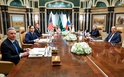 
                    Белый дом заявил об &laquo;огромном прогрессе&raquo; по урегулированию на Украине
                