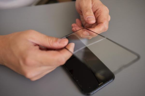Как выбрать защиту для экрана телефона &mdash; стекло или пленка