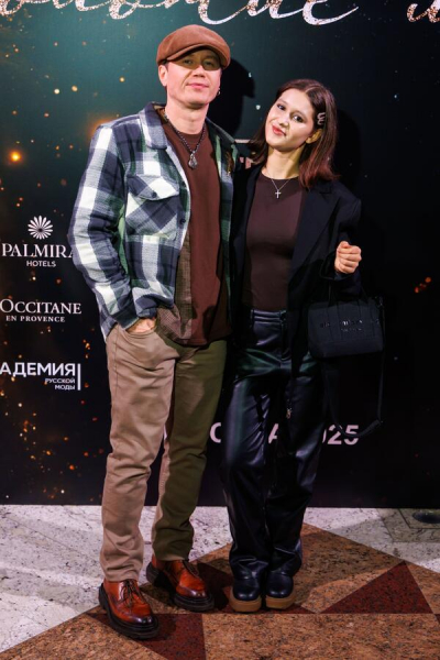 Юлия Такшина впервые вышла на подиум вместе со взрослым сыном Юлия Такшина впервые вышла на подиум вместе со взрослым сыном