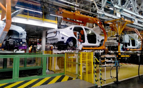 
                    Экспорт китайских автомобилей в Россию упал почти на 60%
                