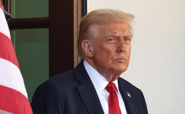 
                    Трамп пообещал заплатить всем американцам по $2 тыс. из денег от пошлин
                