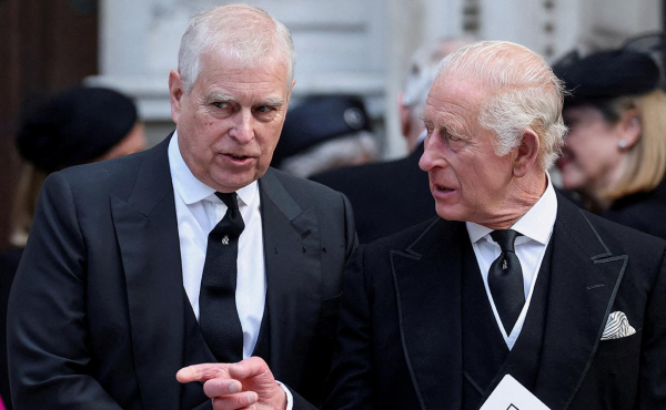 Демократы нашли письма Эпштейна с заявлением, что Трамп «знал о девочках»
Демократы нашли письма Эпштейна с заявлением, что Трамп «знал о девочках»