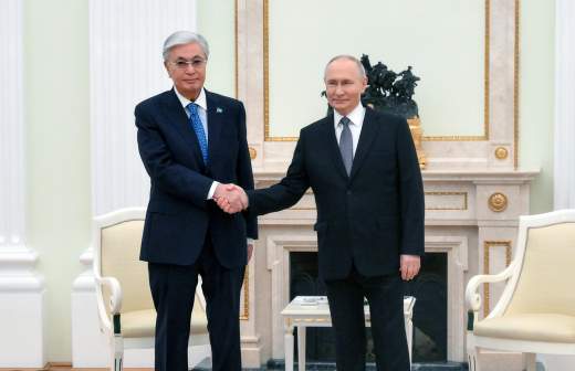 
                    Токаев и Путин обсудили политическое и торгово-экономическое сотрудничество

        