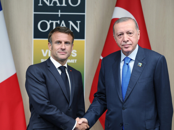 Эрдоган призвал Макрона активизировать дипломатию по урегулированию на Украине