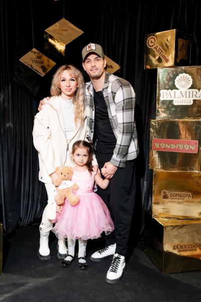 Юлия Такшина впервые вышла на подиум вместе со взрослым сыном Юлия Такшина впервые вышла на подиум вместе со взрослым сыном