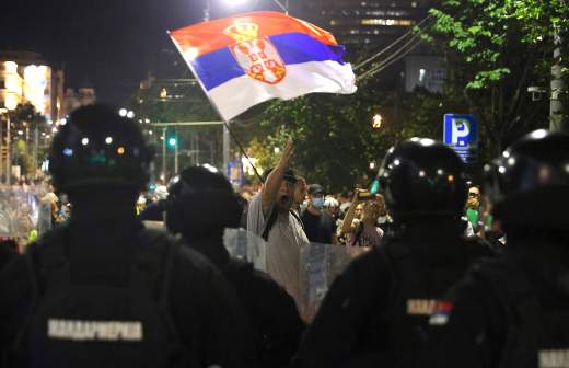 
                    МВД Сербии сообщило о пострадавшем полицейском на протесте в Белграде

        