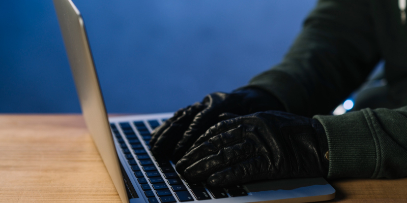 Новые киберловушки: мошенники атакуют россиян через QR-коды, NFC и умные гаджеты