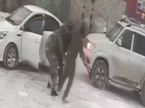 Пятеро неизвестные в масках похитили человека в российском городе