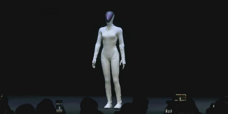 XPeng показала антропоморфного робота Iron &mdash; в мужской и женской версии